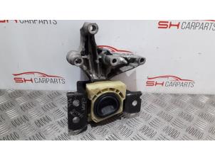 Engine mount from a Mercedes-Benz Citan (415.6) 1.5 109 CDI 2015