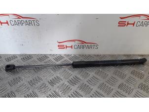 Used Rear gas strut, right Mercedes A (177.0) 1.3 A-200 Turbo 16V Price € 30,00 Margin scheme offered by SH Carparts