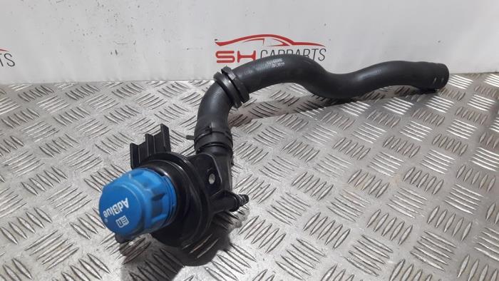 Filler pipe adblue tank from a Mercedes-Benz Vito Tourer (447.7) 2.2 119 CDI 16V BlueTEC 2019