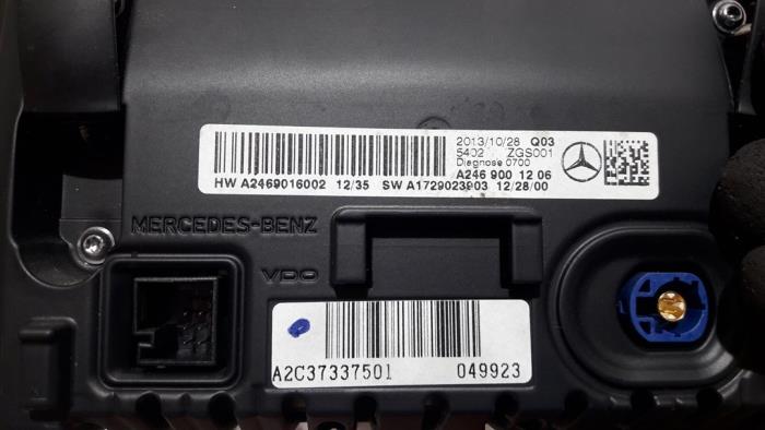 Wyswietlacz wewnetrzny z Mercedes-Benz A (W176) 1.6 A-180 16V 2014