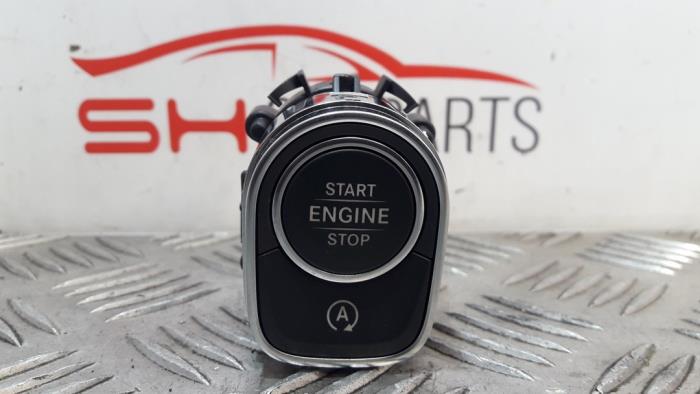 Commande start/stop d'un Mercedes-Benz A (177.0) 2.0 A-35 AMG Turbo 16V 4Matic 2020