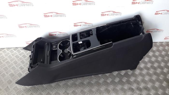 Begagnade Mittkonsol Mercedes GLE (W166) 250d 2.0 Pris på förfrågan erbjuds av SH Carparts