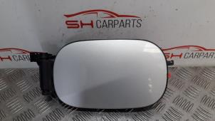 Used Tank cap cover Mercedes B (W246,242) 1.8 B-200 CDI BlueEFFICIENCY 16V Price € 35,00 Margin scheme offered by SH Carparts