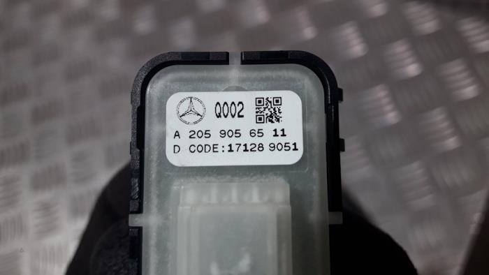 Electric seat switch from a Mercedes-Benz C Estate (S205) C-220 CDI BlueTEC, C-220 d 2.2 16V 2017