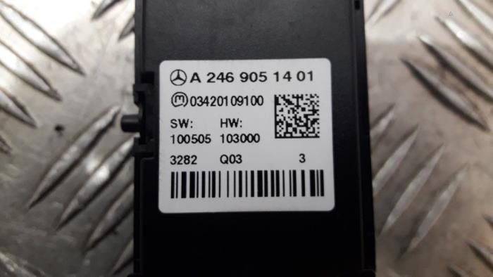 Sitzheizung Schalter van een Mercedes-Benz CLA (117.3) 1.6 CLA-180 16V 2013