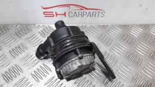 Used Water pump Mercedes E (W213) E-220d 2.0 Turbo 16V Price € 90,00 Margin scheme offered by SH Carparts