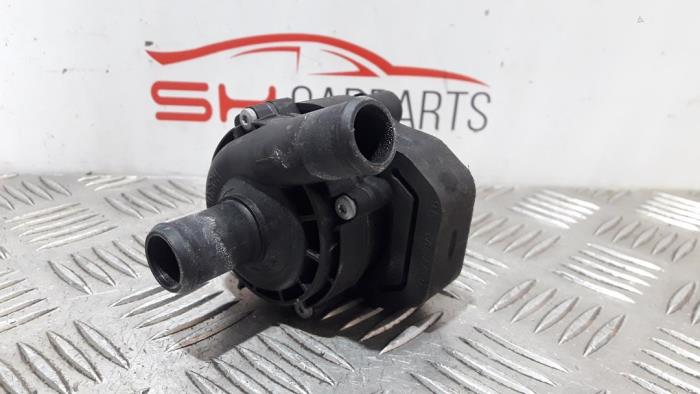 Additional water pump from a Mercedes-Benz CLA (117.3) 2.2 CLA-220 CDI, d 16V 2018