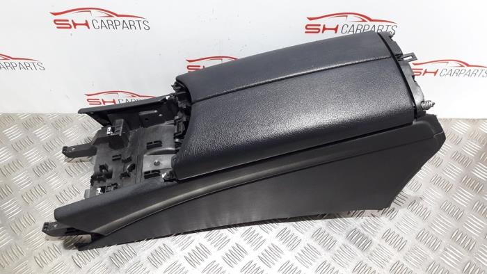Begagnade Armstöd Mercedes C Estate (S205) C-220 CDI BlueTEC, C-220 d 2.2 16V Pris € 100,00 Marginaltabell erbjuds av SH Carparts