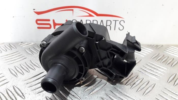 Begagnade Extra vattenpump Mercedes A (177.0) 1.5 A-180d Pris € 30,00 Marginaltabell erbjuds av SH Carparts