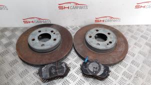Used Brake disc + block front Mercedes A (177.0) 1.5 A-180d Price on request offered by SH Carparts