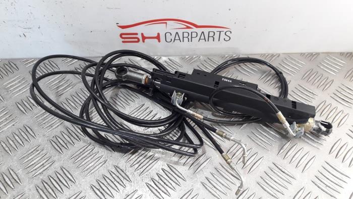 Convertible roof main ram cylinder
