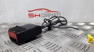 Used Front seatbelt buckle, right Mercedes B (W246,242) 1.5 B-180 CDI 16V Price € 40,00 Margin scheme offered by SH Carparts