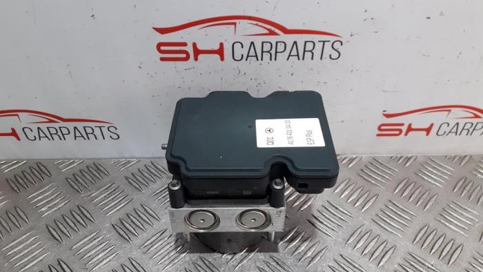 Pompe ABS Mercedes A (W176), 2012 / 2018 2.0 A-250 Turbo 16V, Berline avec hayon arrière, Essence, 1.991cc, 155kW (211pk), FWD, M270920, 2012-06 / 2018-05, 176.044 (Occasion)