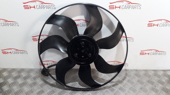 Cooling fans from a Mercedes-Benz C (W205) C-200 2.0 CGI 16V 2017