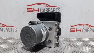 Bloc ABS d'un Mercedes-Benz A (177.0) 1.5 A-180d 2020