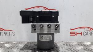 Bloc ABS d'un Mercedes-Benz A (177.0) 1.5 A-180d 2020