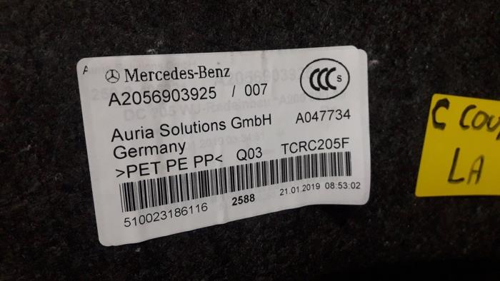 Tapicerka pokrywy bagaznika lewa z Mercedes-Benz C (C205) C-220d 2.0 Turbo 16V 2019