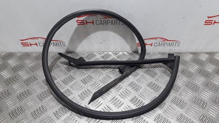 Gebrauchte Windschutzscheibe blende Mercedes C (C205) C-220d 2.2 16V BlueTEC Preis € 75,00 Margenregelung angeboten von SH Carparts