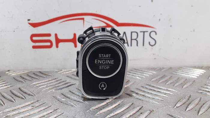 Ordenador Start-Stop de un Mercedes-Benz A (177.0) 1.3 A-200 Turbo 16V 2020