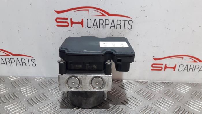 Używane Pompa ABS Mercedes B (W246/W242) 1.6 B-180 BlueEFFICIENCY Turbo 16V Cena € 55,00 Procedura marży oferowane przez SH Carparts