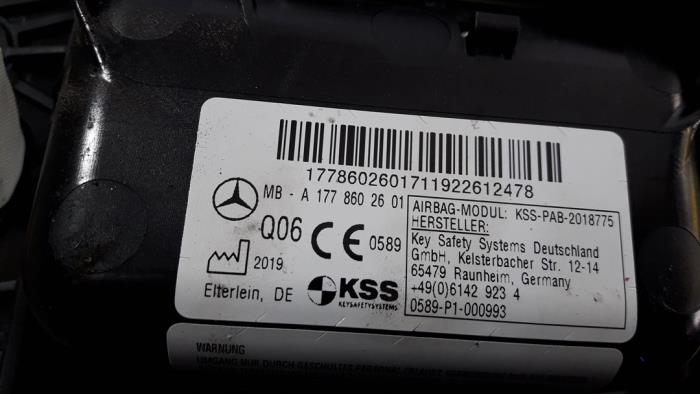 Airbag rechts (Armaturenbrett) van een Mercedes-Benz A (177.0) 1.5 A-160d 2019