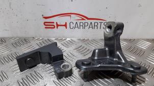 Used Set of hinges Mercedes E (W213) E-220d 2.0 Turbo 16V Price € 20,00 Margin scheme offered by SH Carparts