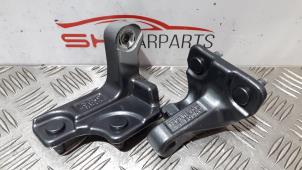 Used Set of hinges Mercedes E (W213) E-220d 2.0 Turbo 16V Price € 20,00 Margin scheme offered by SH Carparts