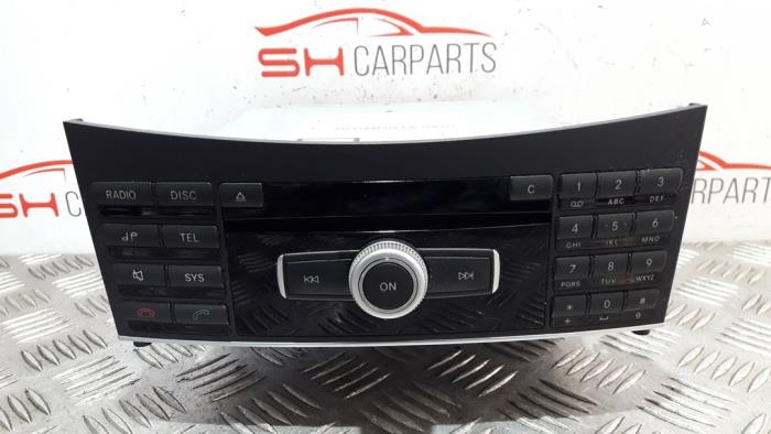 Używane System nawigacji Mercedes E (W212) E-200 CDI 16V BlueEfficiency,BlueTEC Cena € 150,00 Procedura marży oferowane przez SH Carparts