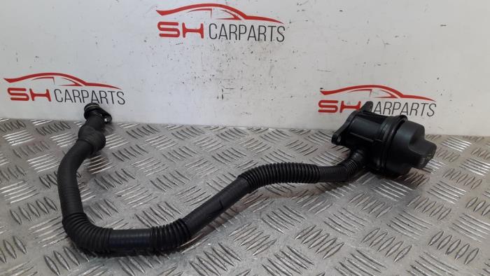 Oil fill pipe from a Mercedes-Benz A (W176) 1.6 A-200 16V 2014