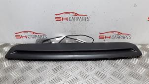 Używane Dodatkowe swiatlo stopu srodek Mercedes C (W205) C-220d 2.0 Turbo 16V Cena € 50,00 Procedura marży oferowane przez SH Carparts
