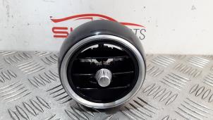 Używane Kratka wentylacyjna deski rozdzielczej Mercedes GLC (X253) 2.0 300 16V EQ Boost 4-Matic Cena € 25,00 Procedura marży oferowane przez SH Carparts