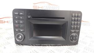 Used Navigation system Mercedes ML II (164/4JG) 3.0 ML-280 CDI 4-Matic V6 24V Price on request offered by SH Carparts