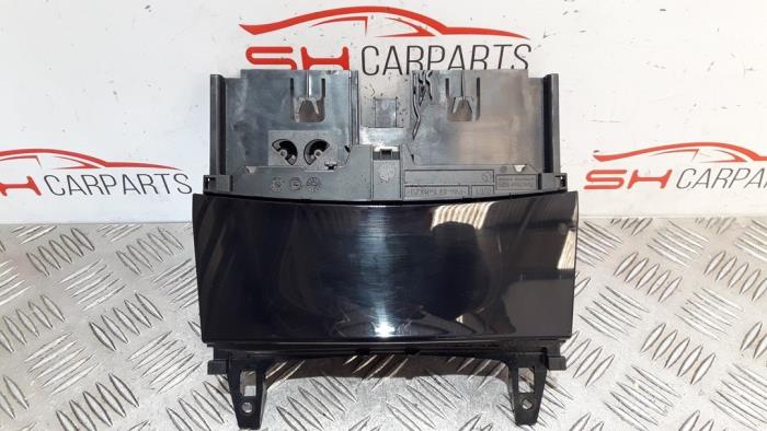 Front ashtray from a Mercedes-Benz C (W204) 2.2 C-220 CDI 16V BlueEFFICIENCY 2014