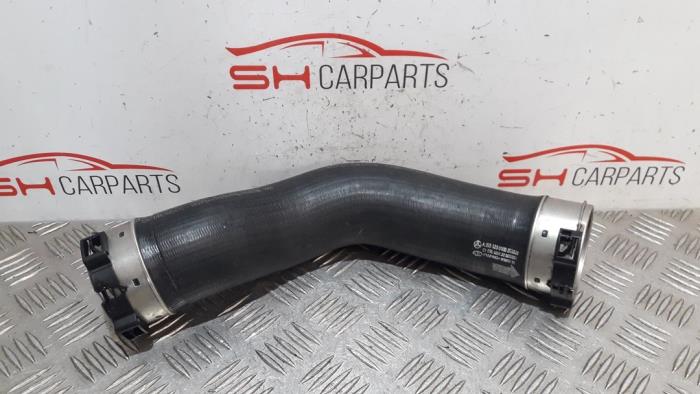 Gebrauchte Intercooler Schlauch Mercedes C (W205) C-200 1.6 CDI BlueTEC, C-200 d 16V Preis € 30,00 Margenregelung angeboten von SH Carparts