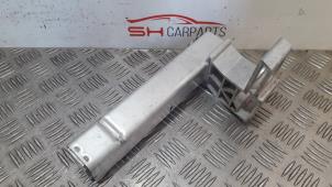 Used Front bumper bracket, right Mercedes E (C238) E-220d 2.0 Turbo 16V Price € 40,00 Margin scheme offered by SH Carparts