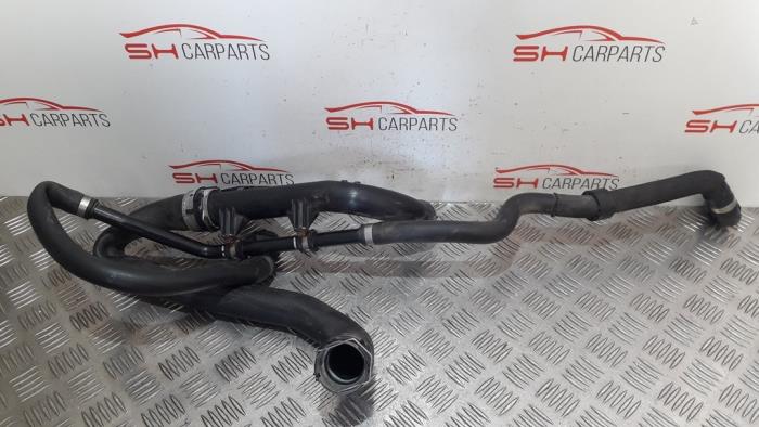 Radiator hose Mercedes E E-220d 2.0 Turbo 16V - A2135010182