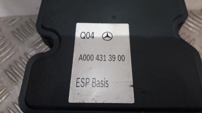 ABS Pumpe van een Mercedes-Benz GLA (156.9) 1.6 180 16V 2019