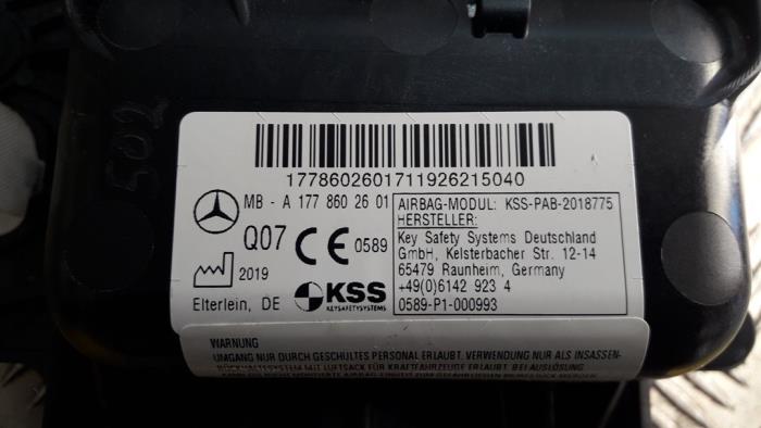 Poduszka powietrzna prawa (deska rozdzielcza) z Mercedes-Benz A Limousine (177.1) 2.0 A-35 AMG Turbo 16V 4Matic 2019