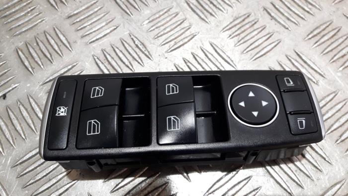 Interruptor combinado de ventanillas de un Mercedes-Benz B (W246,242) 1.5 B-180 CDI 16V 2014