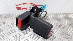 Used Rear seatbelt buckle, right Mercedes GLA (156.9) 1.6 180 16V Price € 15,00 Margin scheme offered by SH Carparts