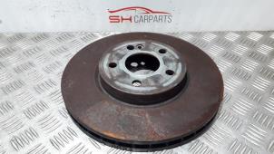 Used Front brake disc Mercedes CLA (118.3) 1.3 CLA-180 Turbo 16V Price € 40,00 Margin scheme offered by SH Carparts