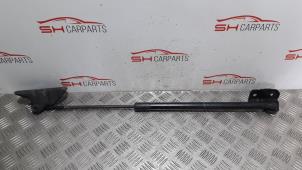 Used Rear gas strut, right Mercedes Vito (447.6) 2.2 116 CDI 16V Price € 15,00 Margin scheme offered by SH Carparts