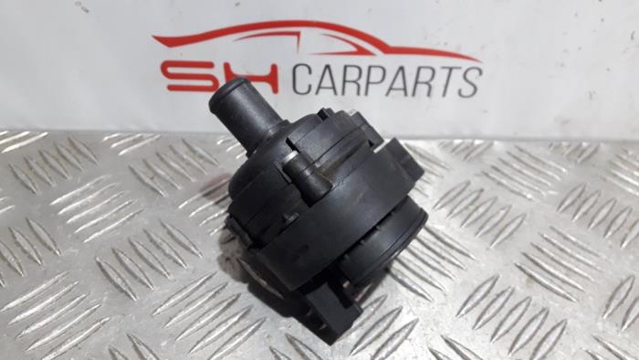Additional water pump from a Mercedes-Benz CLA (117.3) 2.2 CLA-220 CDI 16V 2013
