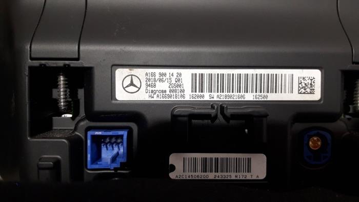 Navigation display from a Mercedes-Benz GLA (156.9) 2.2 200 CDI, d 16V 2018