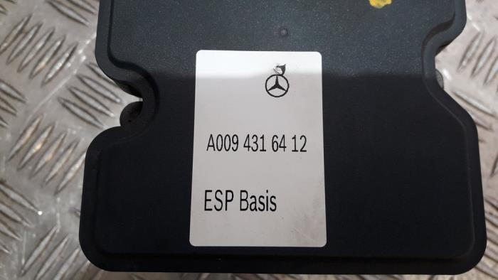 ABS pump from a Mercedes-Benz B (W246,242) 1.8 B-200 CDI BlueEFFICIENCY 16V 2014