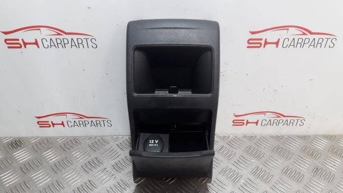 Begagnade Askkopp, bak Mercedes A (W176) 1.8 A-200 CDI 16V Pris € 15,00 Marginaltabell erbjuds av SH Carparts