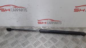 Used Rear gas strut, left Mercedes A (177.0) 1.3 A-200 Turbo 16V Price € 25,00 Margin scheme offered by SH Carparts