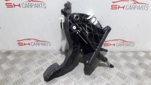 Used Clutch pedal Mercedes CLA (117.3) 1.6 CLA-180 16V Price € 30,00 Margin scheme offered by SH Carparts