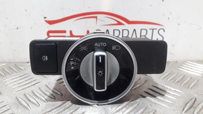 Light switch from a Mercedes-Benz B (W246,242) 1.8 B-200 CDI BlueEFFICIENCY 16V 2014