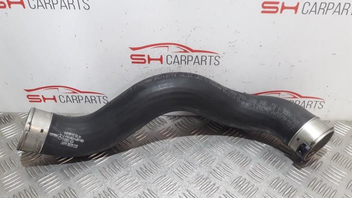 Turbo hose from a Mercedes-Benz A (W176) 2.2 A-200 CDI, A-200d 16V 2014
